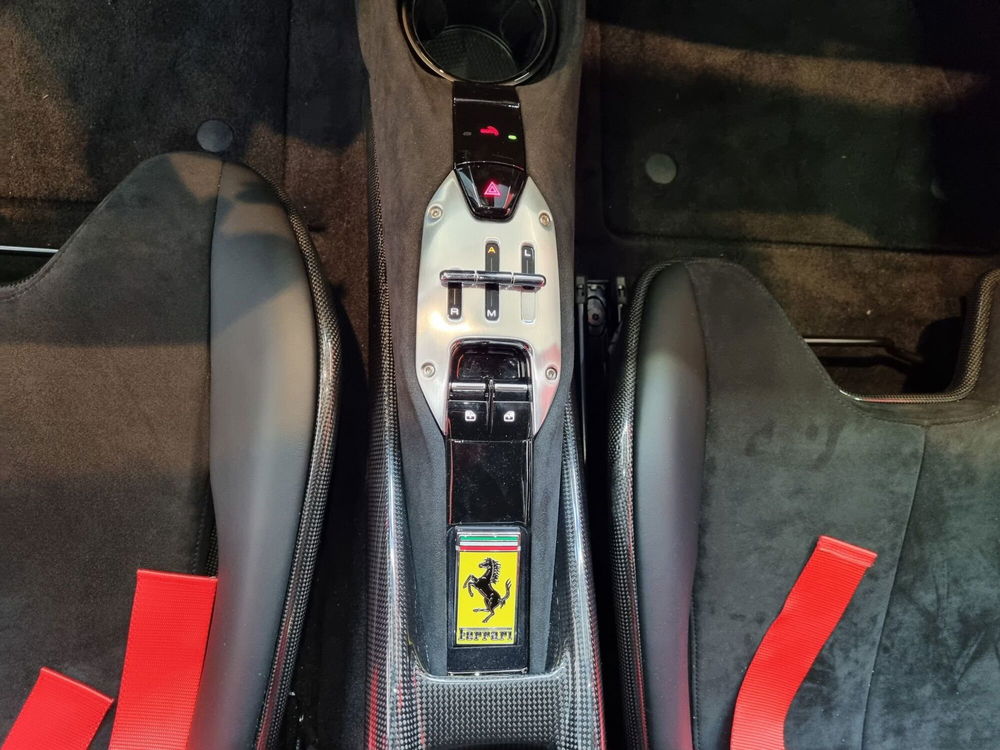 Ferrari SF90 Coupé nuova a Pistoia (15)