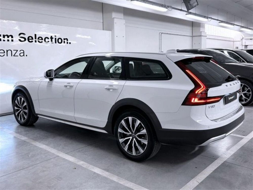 Volvo V90 Cross Country B4 (d) AWD Geatronic Business Pro Line  del 2021 usata a Imola (5)
