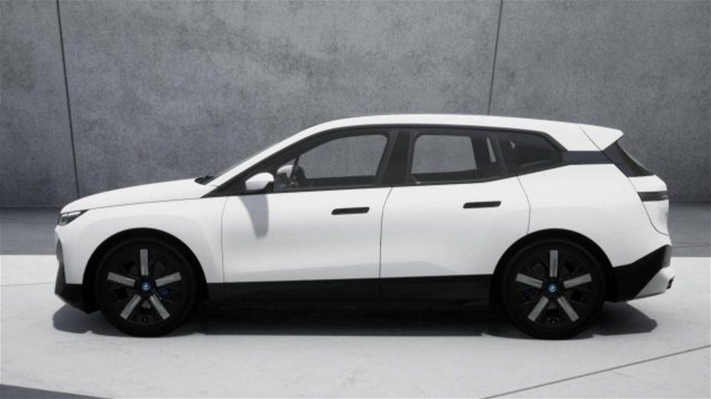 BMW iX iX xdrive40 pacchetto sportivo nuova a Imola (4)
