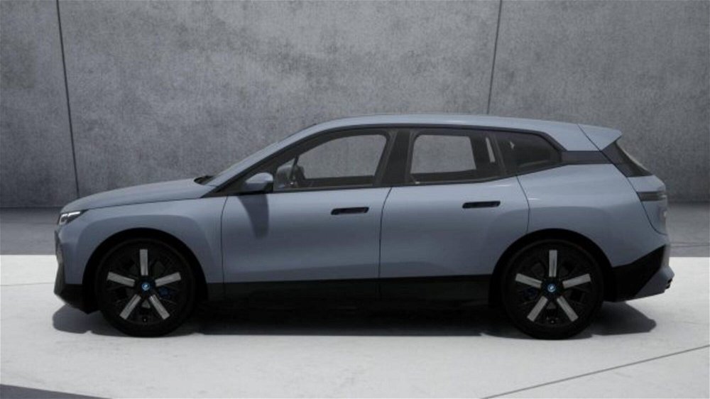 BMW iX iX xdrive40 pacchetto sportivo nuova a Imola (4)