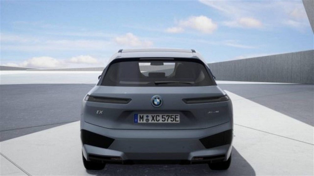 BMW iX iX xdrive40 pacchetto sportivo nuova a Imola (5)