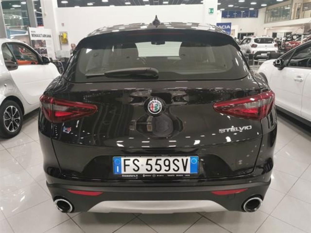 Alfa Romeo Stelvio usata a Brindisi (8)