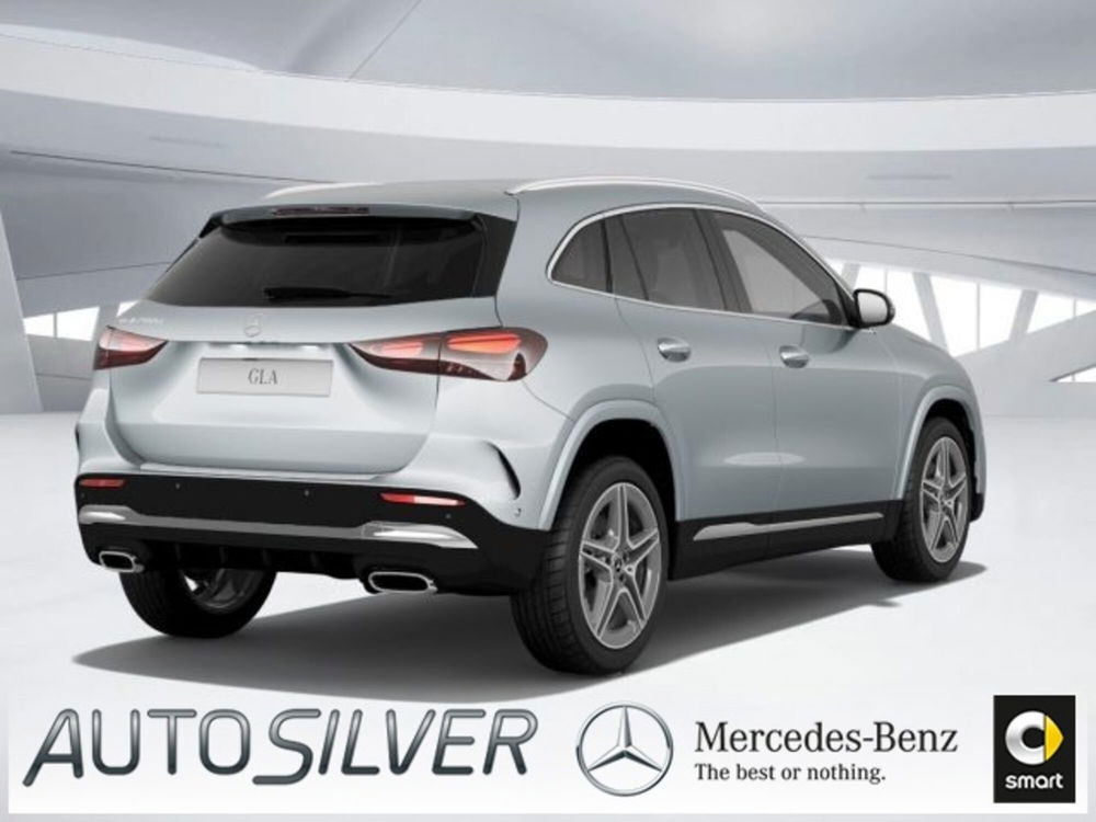 Mercedes-Benz GLA SUV nuova a Verona (2)