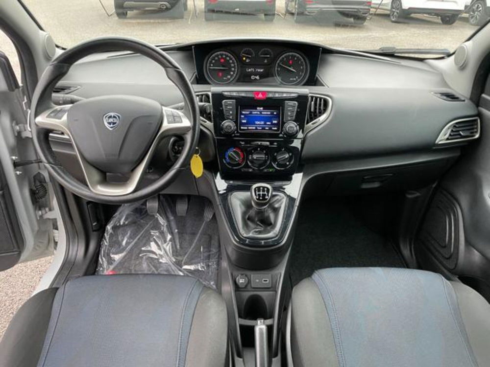 Lancia Ypsilon usata a Pordenone (12)