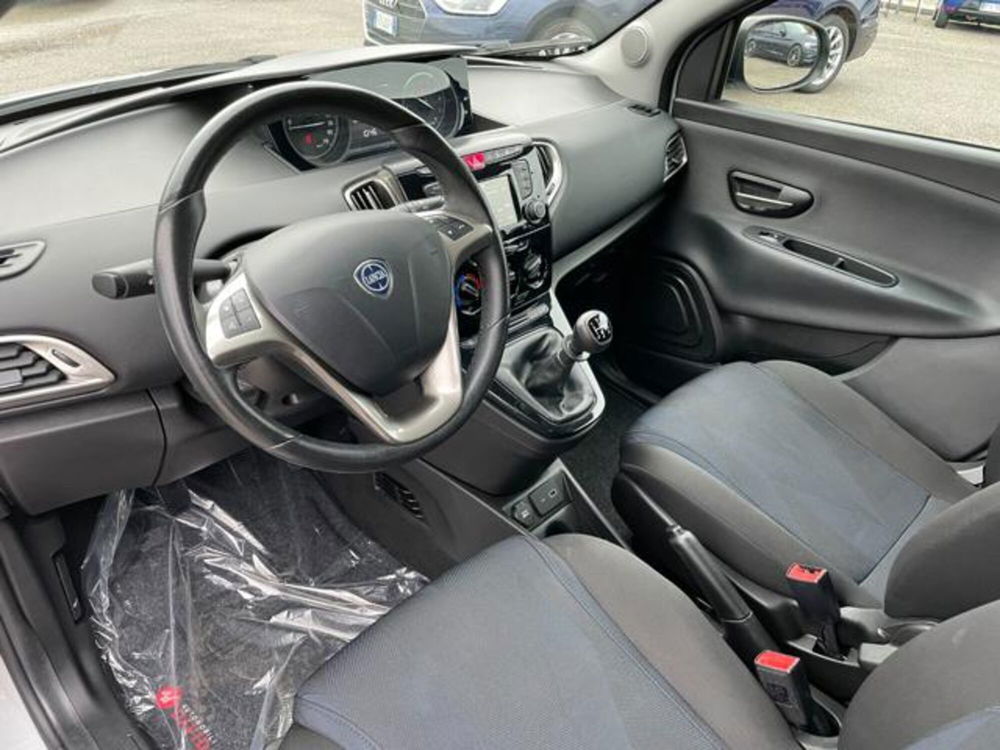 Lancia Ypsilon usata a Pordenone (7)