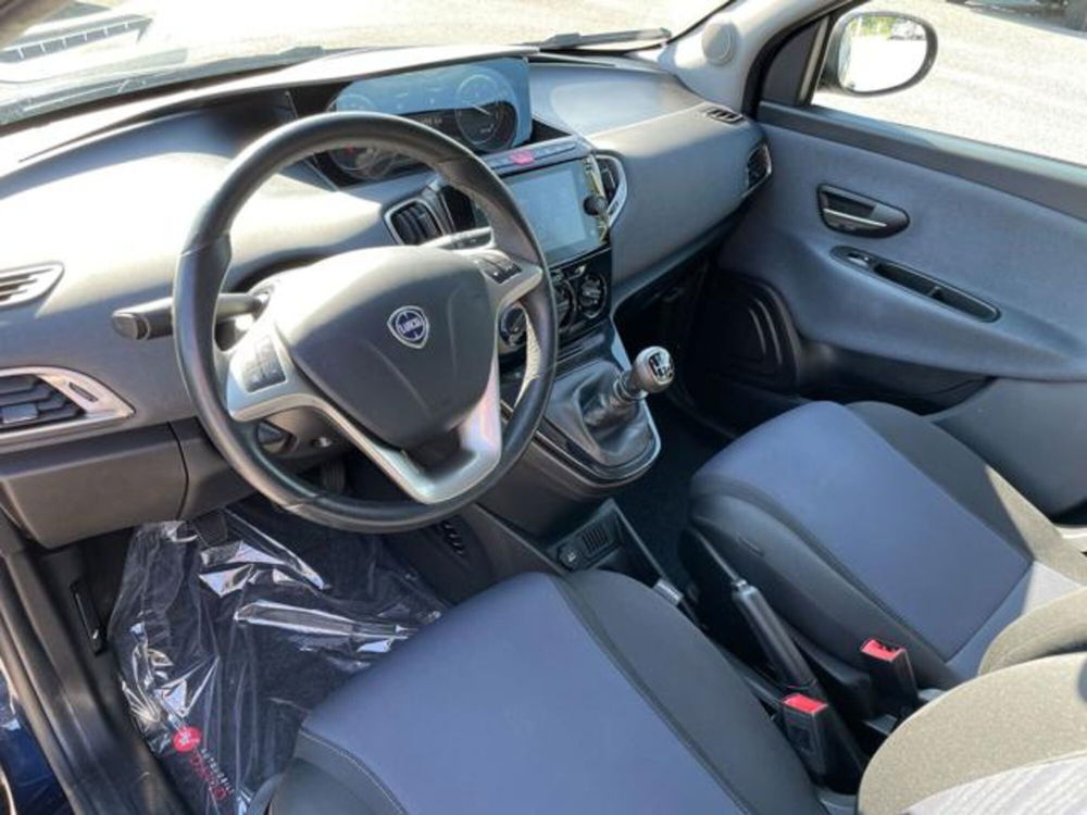 Lancia Ypsilon usata a Pordenone (6)