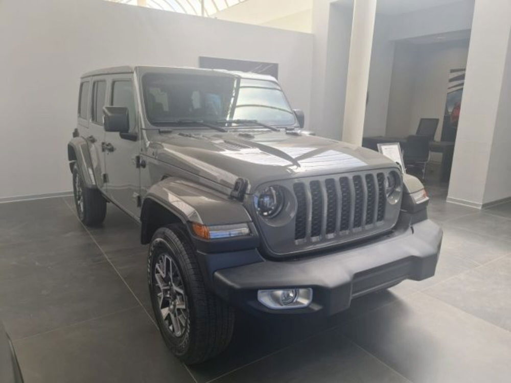 Jeep Wrangler Unlimited nuova a Palermo (3)