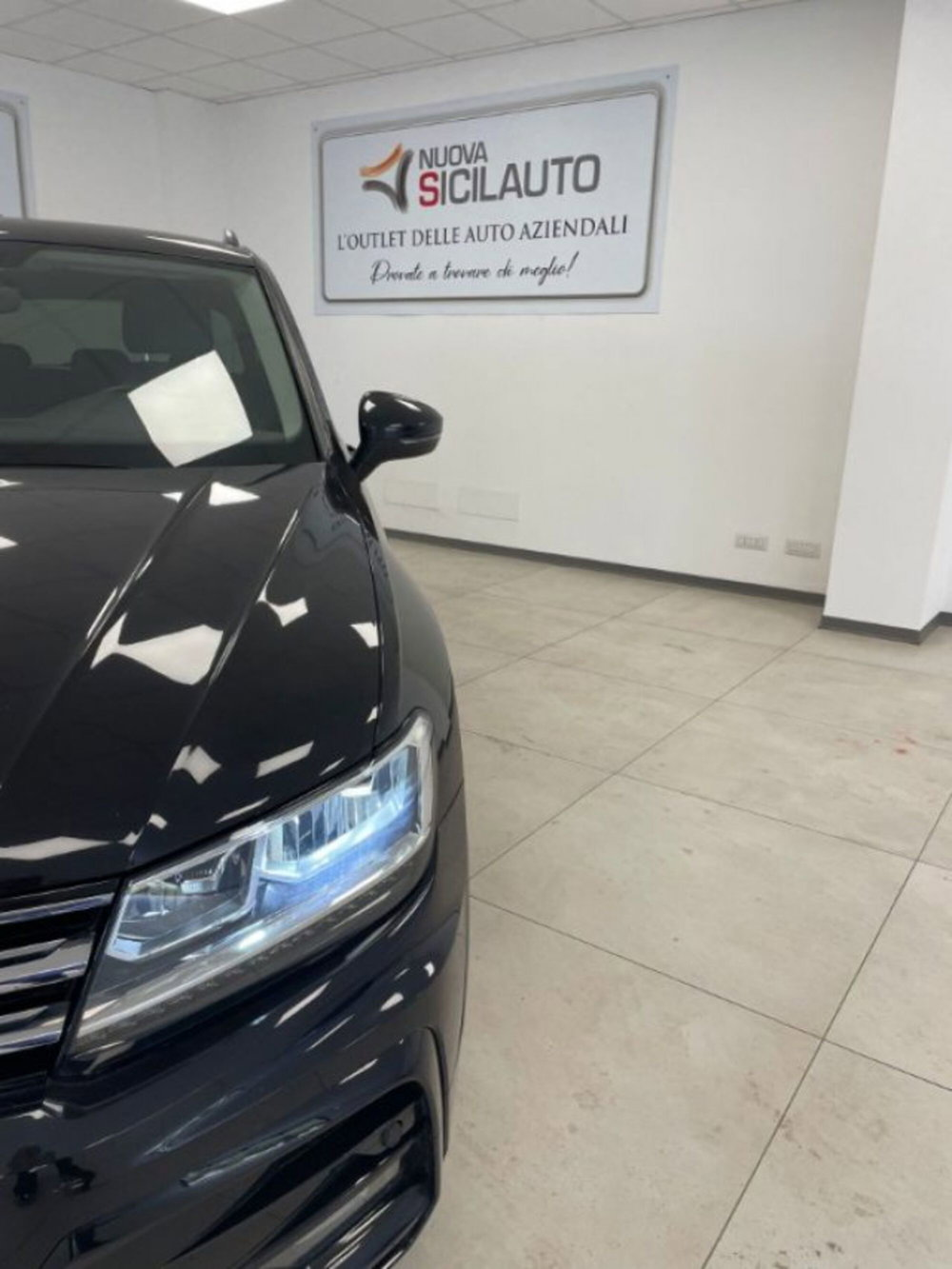 Volkswagen Tiguan 2.0 TDI SCR DSG Advanced BlueMotion Technology  del 2019 usata a Palermo (4)