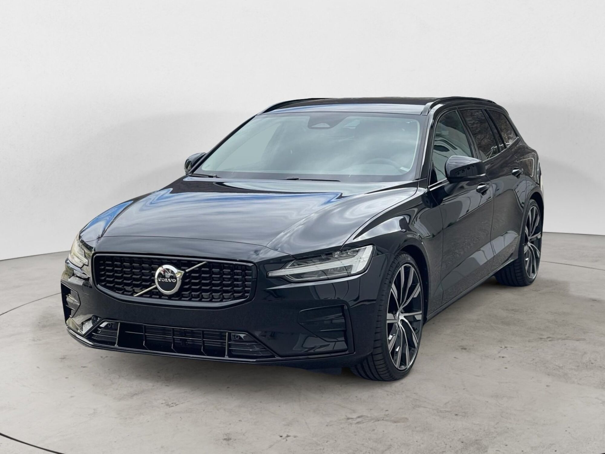 Volvo V60 B4 automatico Plus Dark  nuova a Como