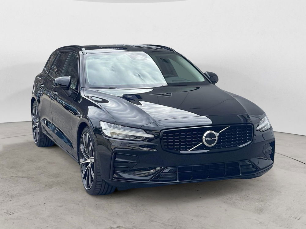 Volvo V60 B4 automatico Plus Dark  nuova a Como (3)