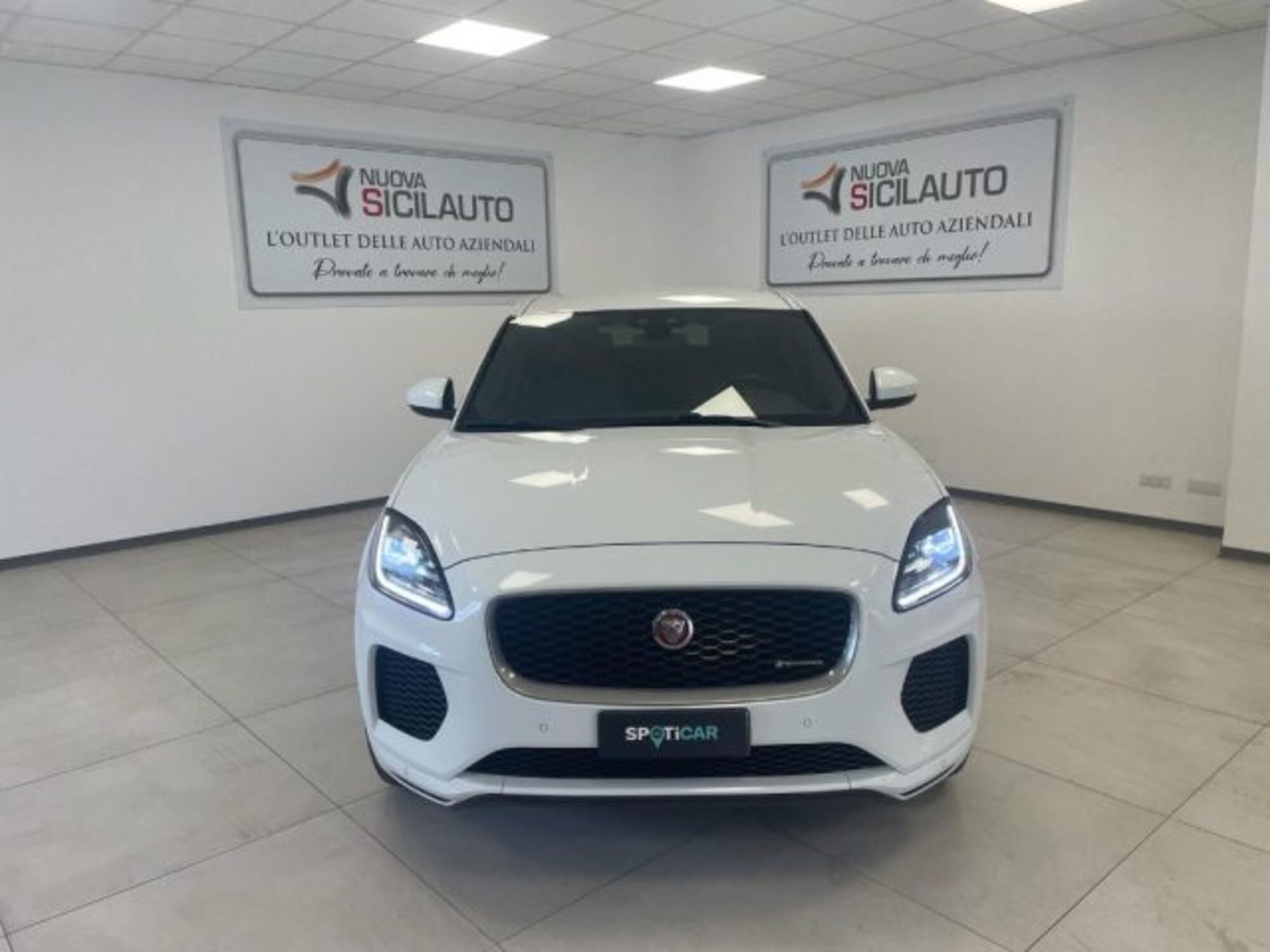 Jaguar E-Pace 2.0D 150 CV AWD aut. R-Dynamic  del 2019 usata a Palermo