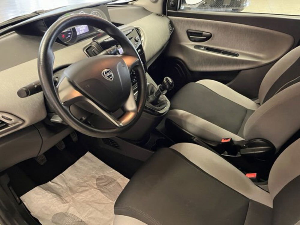 Lancia Ypsilon usata a Brescia (18)