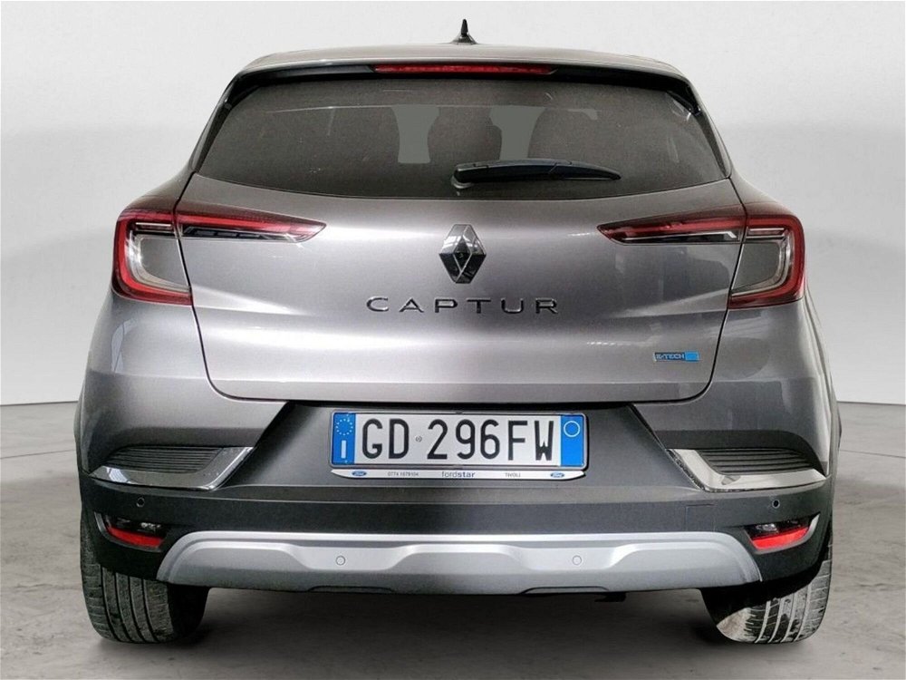 Renault Captur Plug-in Hybrid E-Tech 160 CV Intens  del 2020 usata a Tivoli (4)