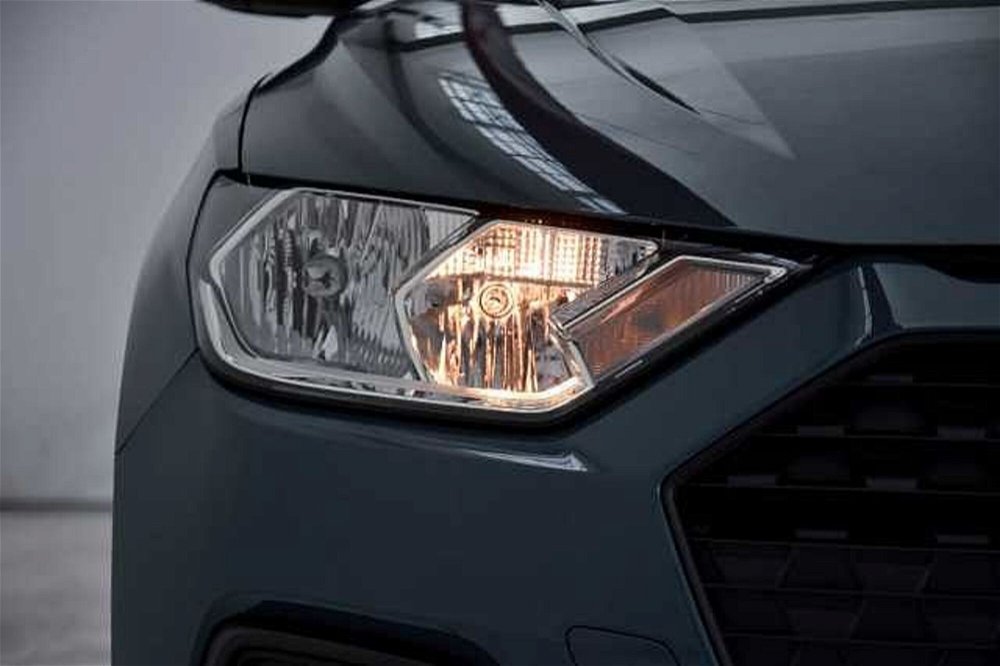 Audi A1 Sportback 30 TFSI Admired  del 2020 usata a Varese (4)