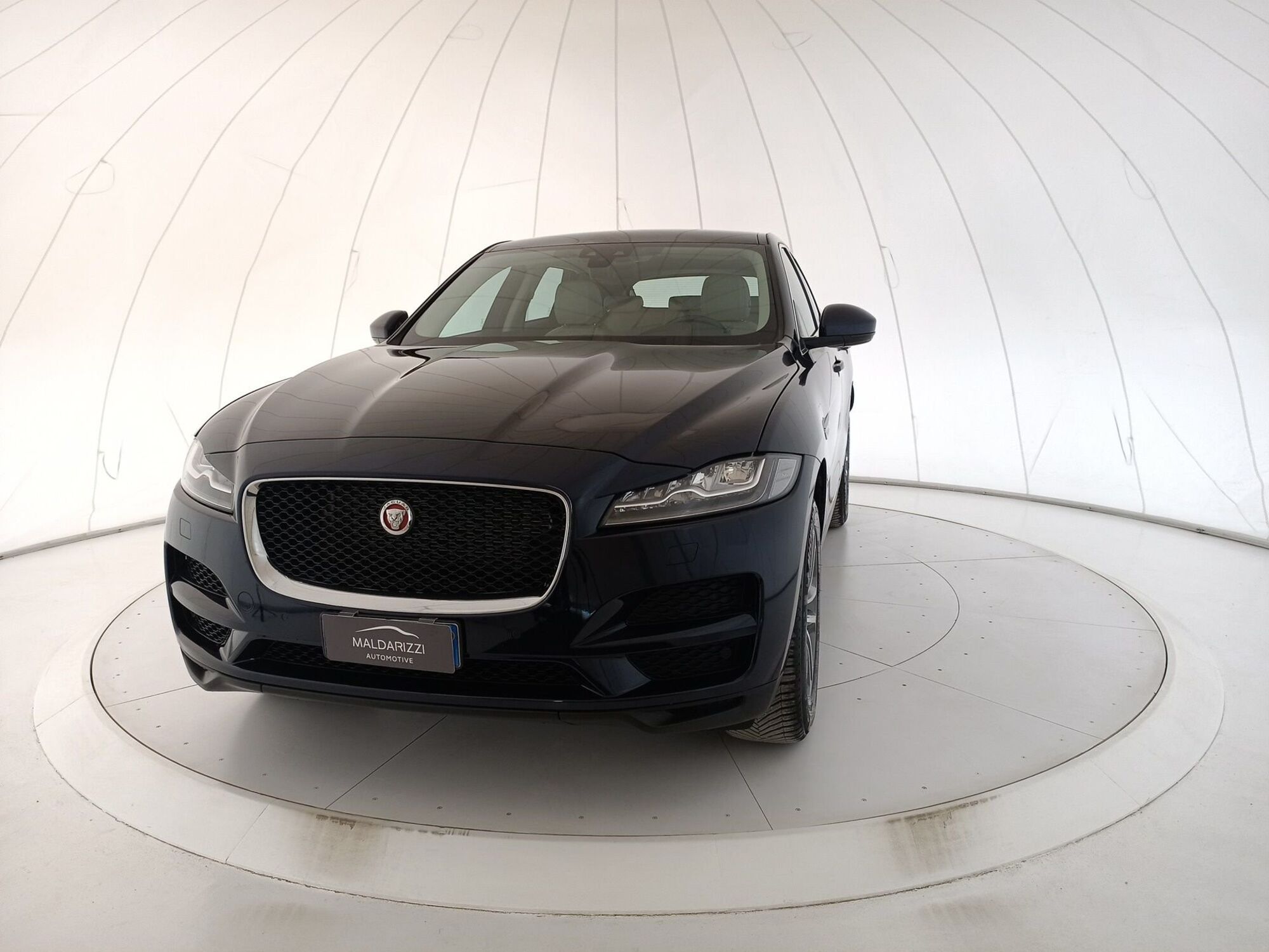 Jaguar F-Pace 2.0 D 180 CV AWD Prestige  del 2020 usata a Lecce