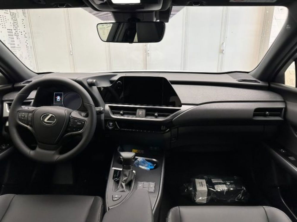 Lexus UX nuova a Cuneo (11)