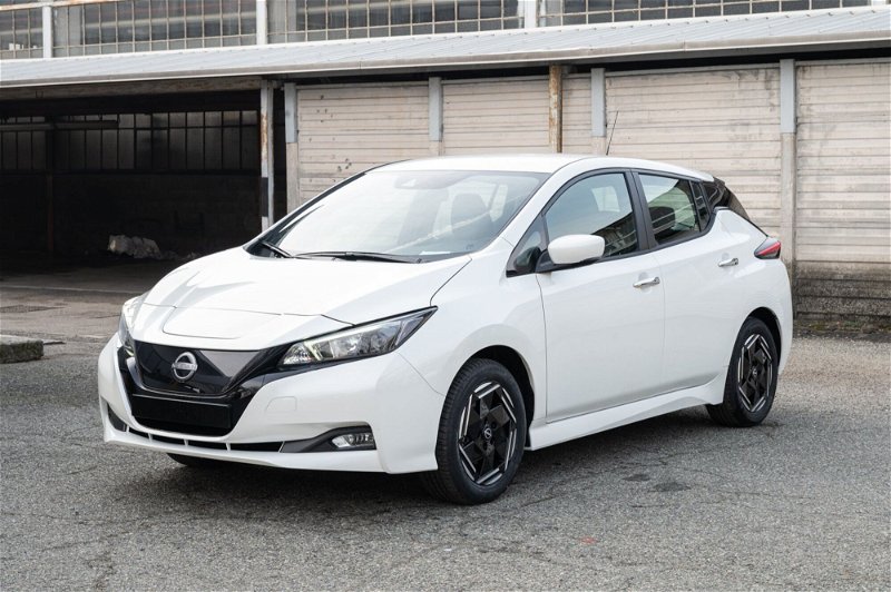 Nissan Leaf Acenta 40 kWh  nuova a Cirie'