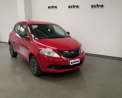 Lancia Ypsilon 1.0 FireFly 5 porte S&amp;S Hybrid Ecochic Silver  nuova a Arona