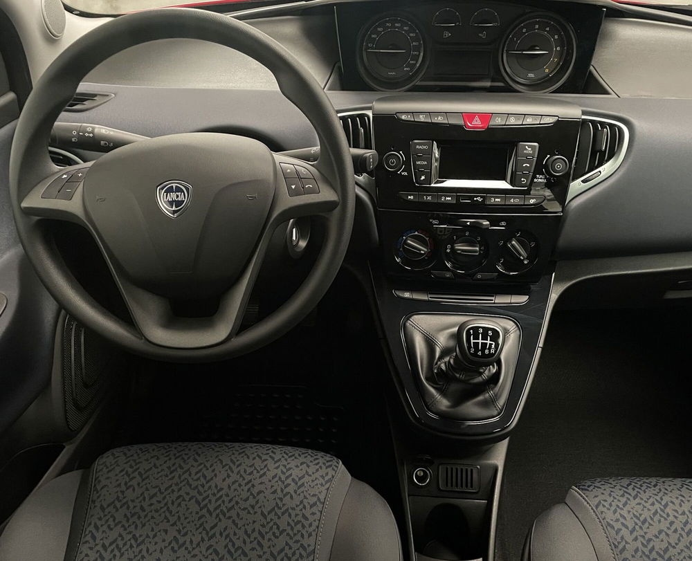 Lancia Ypsilon nuova a Novara (12)