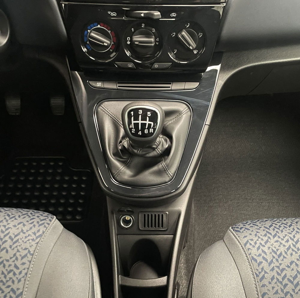 Lancia Ypsilon nuova a Novara (13)