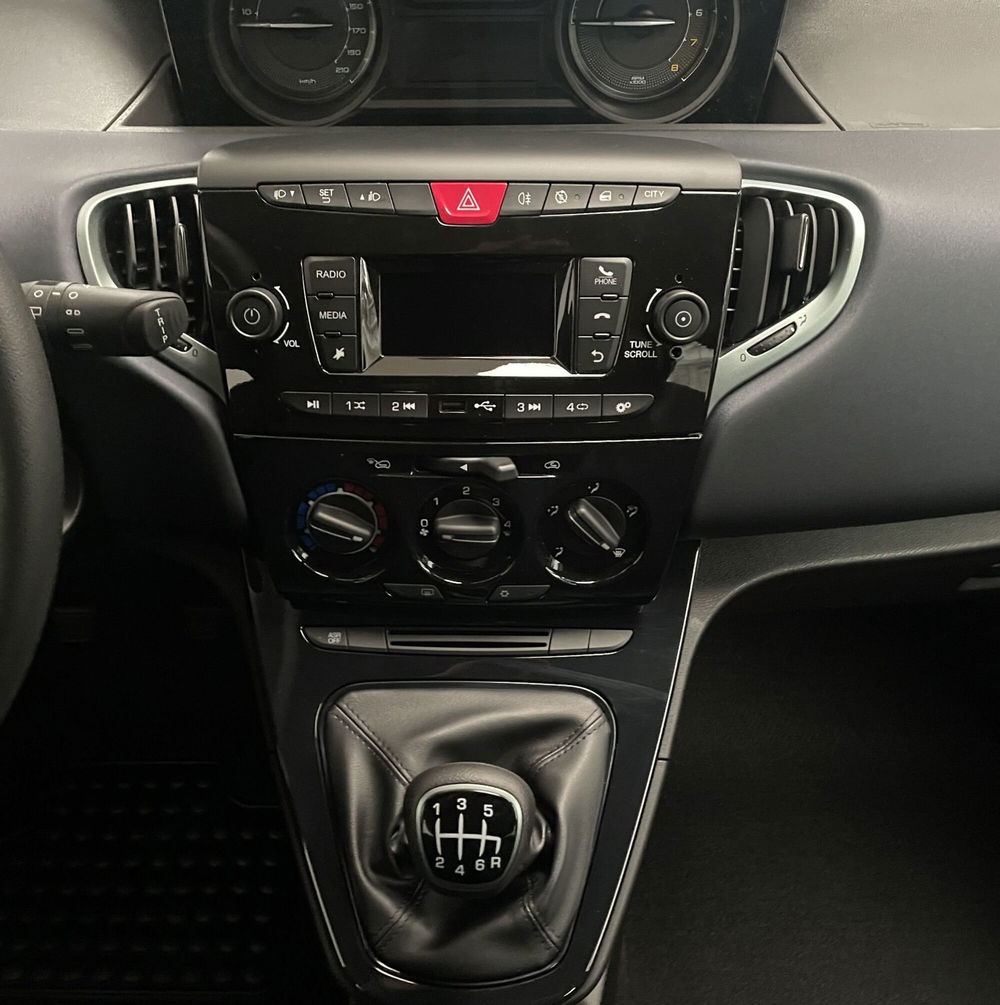 Lancia Ypsilon nuova a Novara (14)