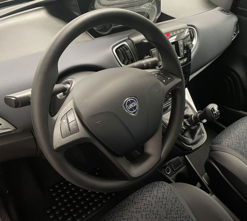 Lancia Ypsilon nuova a Novara (17)