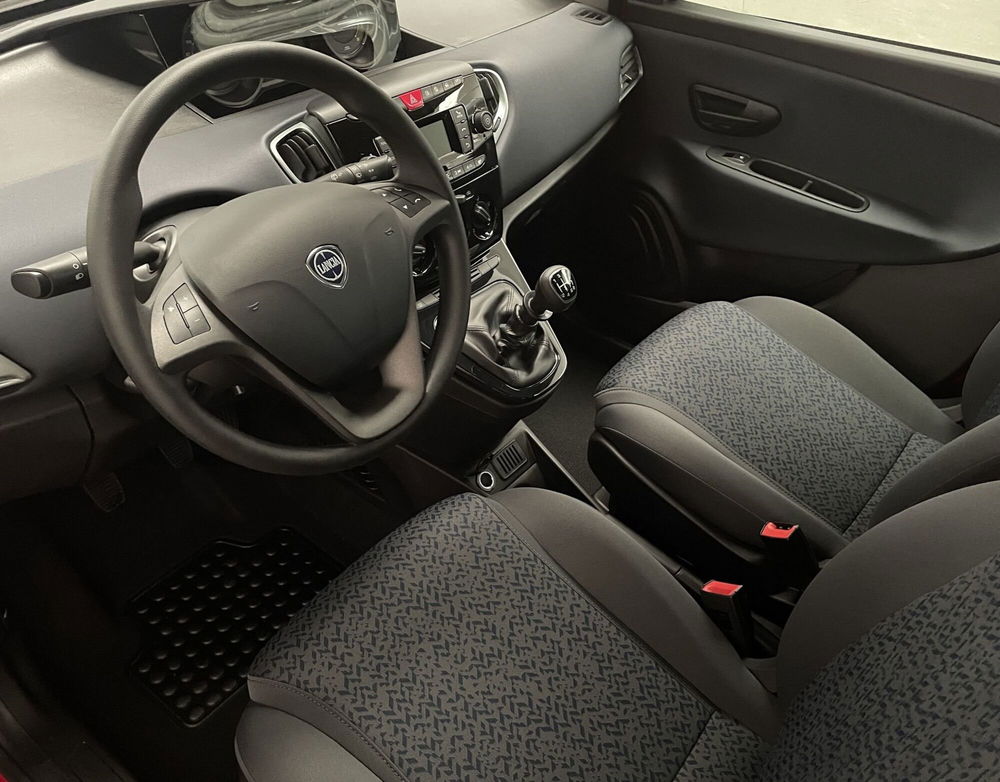 Lancia Ypsilon nuova a Novara (8)