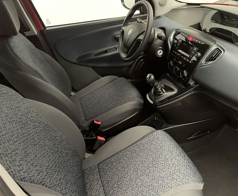 Lancia Ypsilon nuova a Novara (9)