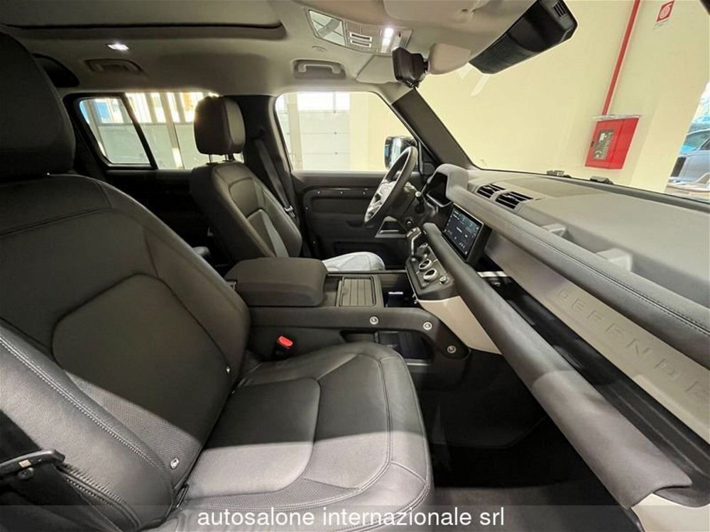 Land Rover Defender 110 3.0d i6 mhev XS Edition awd 250cv auto del 2023 usata a Varese (3)