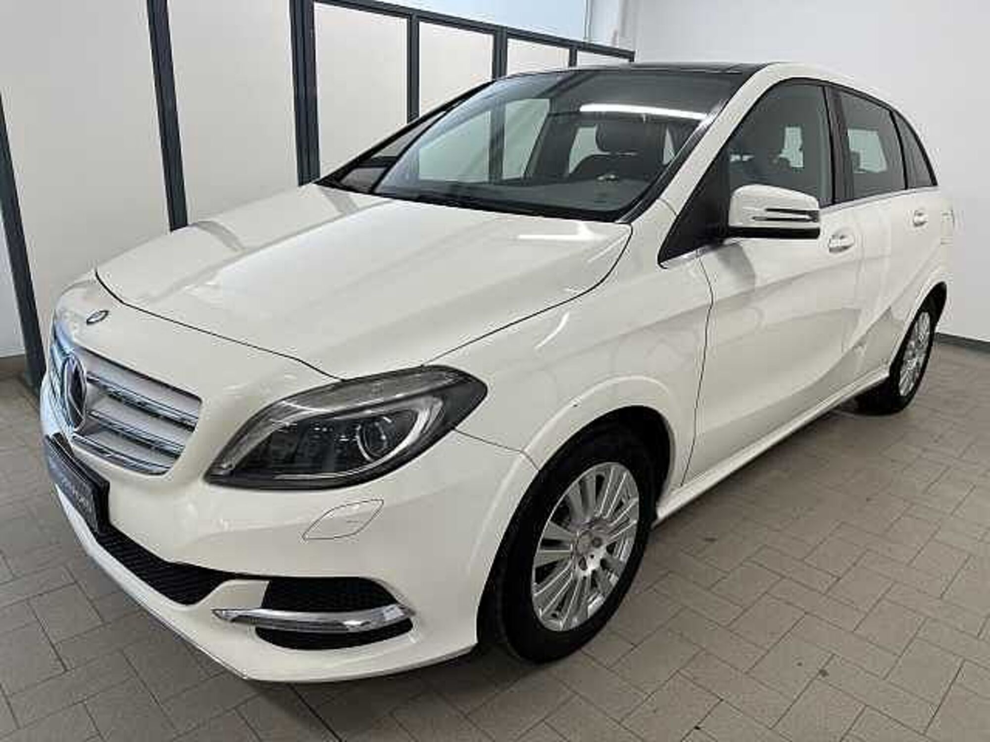 Mercedes-Benz Classe B 200 NGD Executive  del 2014 usata a Civitanova Marche