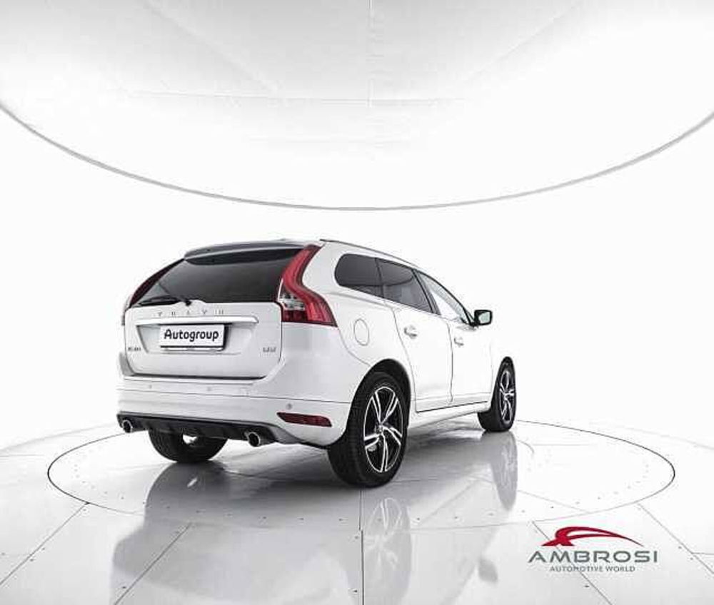 Volvo XC60 D3 Geartronic R-design  del 2017 usata a Corciano (3)