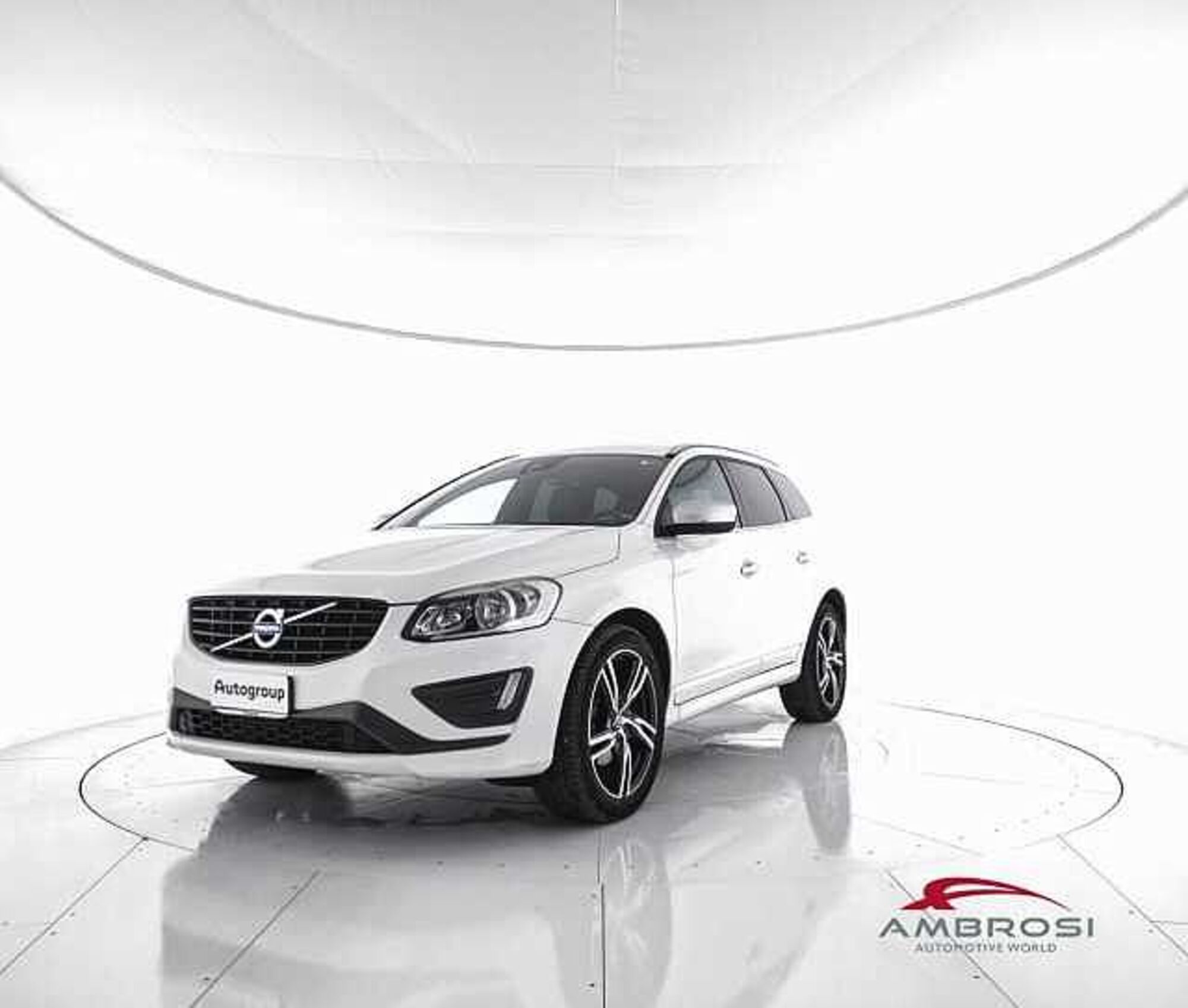 Volvo XC60 D3 Geartronic R-design  del 2017 usata a Viterbo