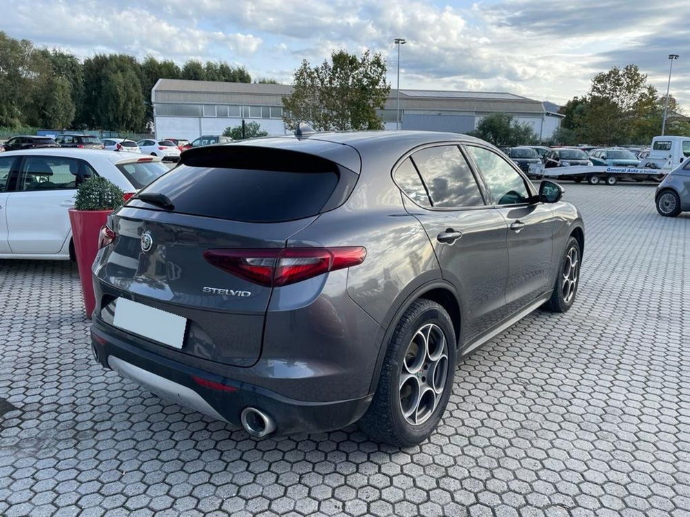 Alfa Romeo Stelvio Stelvio 2.2 t Sprint Q4 210cv auto del 2019 usata a Massarosa (5)