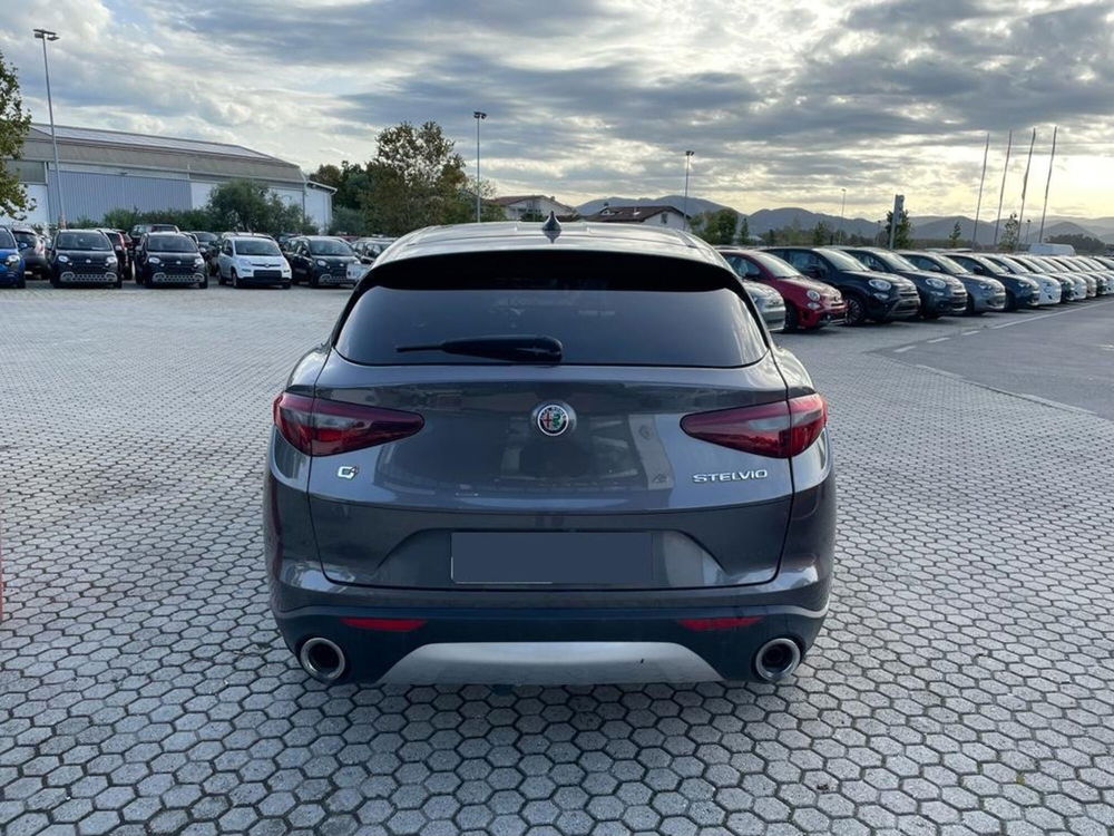 Alfa Romeo Stelvio usata a Lucca (6)