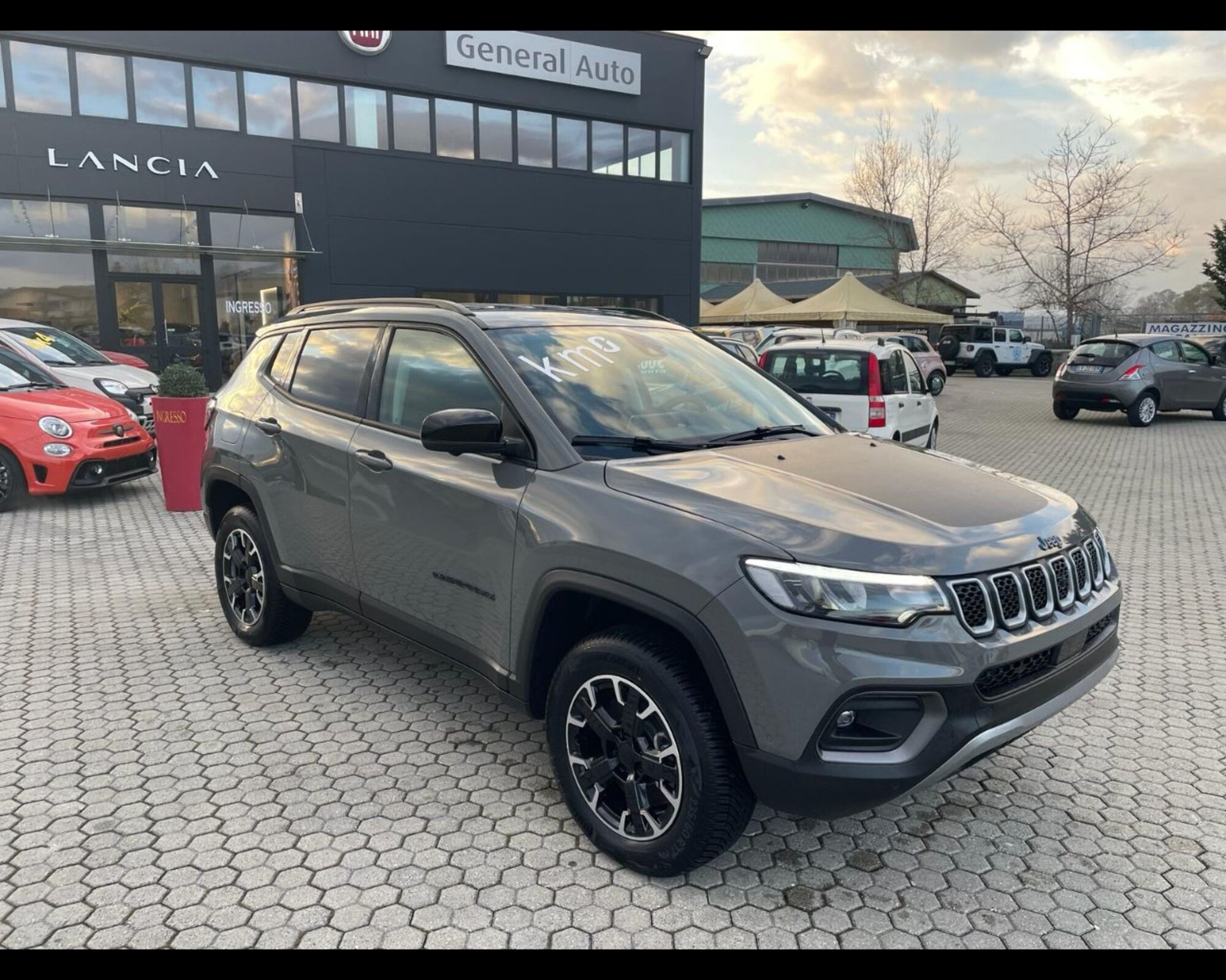 Jeep Compass 1.3 turbo t4 phev Trailhawk 4xe auto nuova a Massarosa