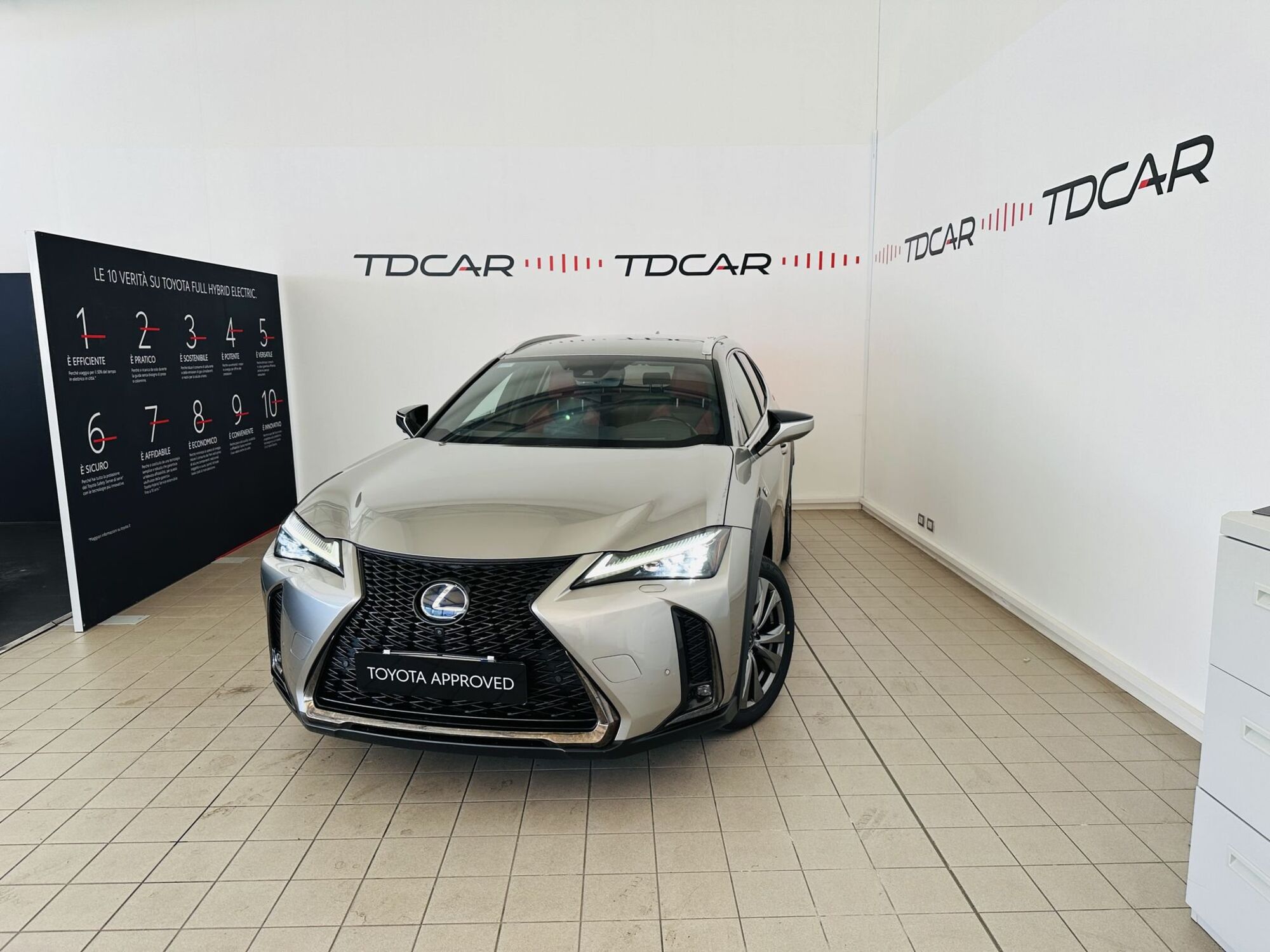 Lexus UX Hybrid 4WD F Sport  del 2019 usata a Ragusa