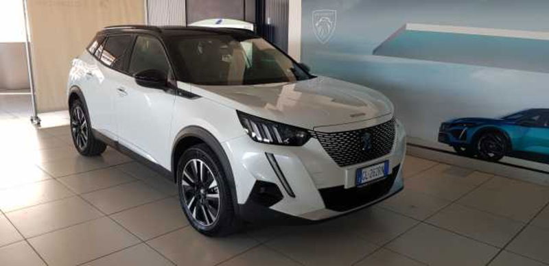 Peugeot 2008 motore elettrico 136 CV GT Pack  del 2023 usata a Pordenone