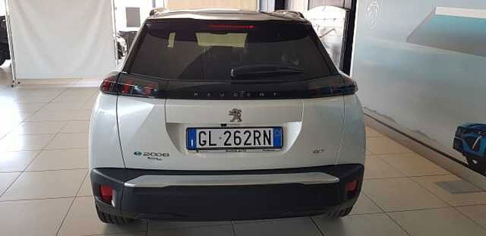 Peugeot 2008 motore elettrico 136 CV GT Pack  del 2023 usata a Pordenone (5)