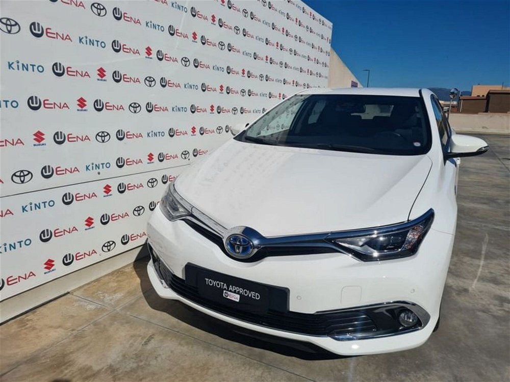 Toyota Auris 1.8 Hybrid Lounge  del 2017 usata a Cagliari (4)