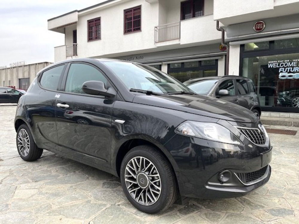 Lancia Ypsilon nuova a Milano (3)