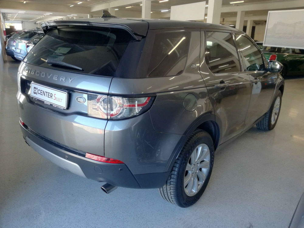 Land Rover Discovery Sport 2.0 TD4 180 CV SE  del 2015 usata a Salerno (2)