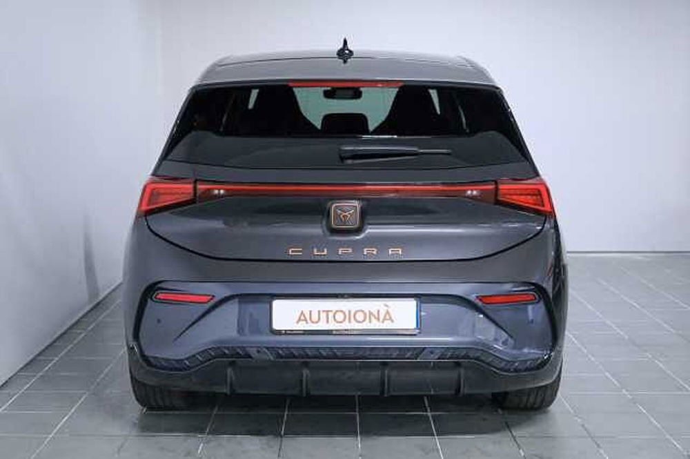 Cupra Born Born 58kWh 204CV del 2023 usata a Pianopoli (5)