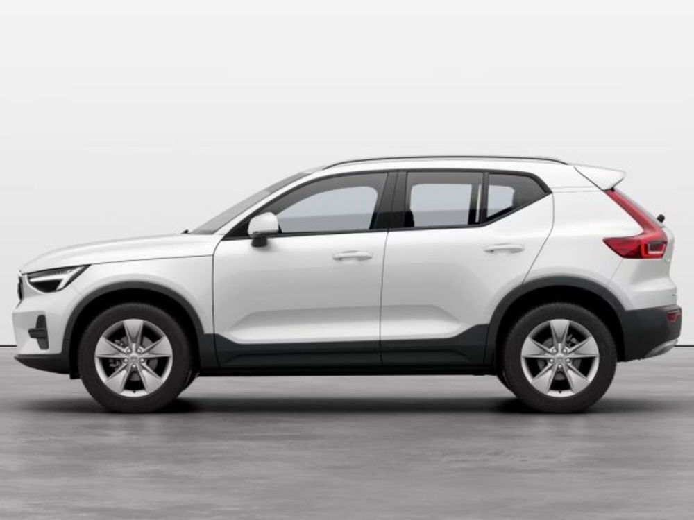 Volvo XC40 B3 automatico Essential  nuova a Modena (3)