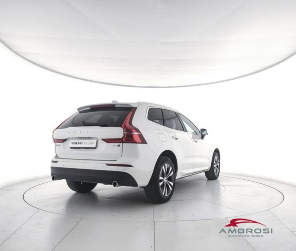 Volvo XC60 B4 Geartronic Momentum Pro  del 2021 usata a Corciano (3)