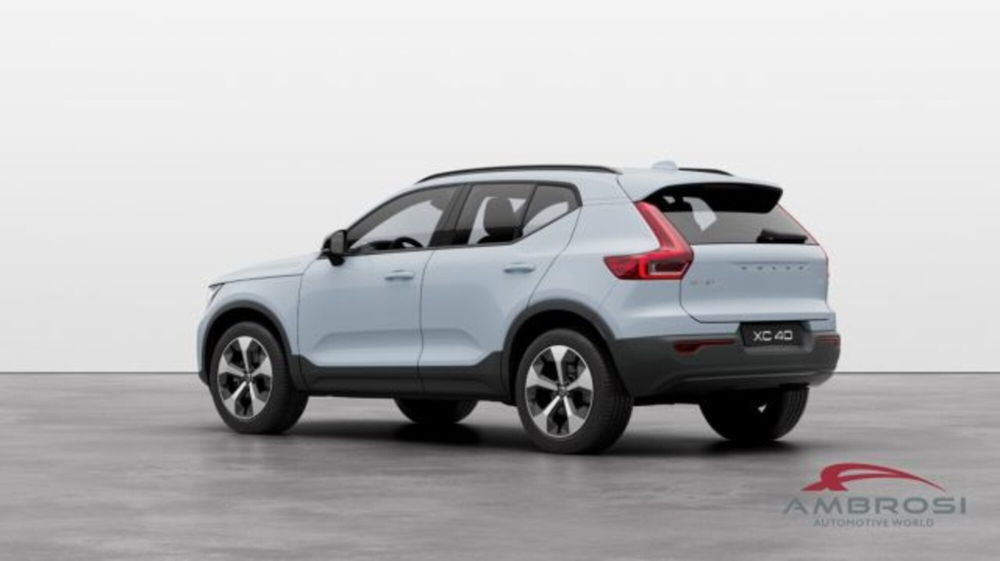 Volvo XC40 B3 automatico Plus Dark  nuova a Corciano (2)