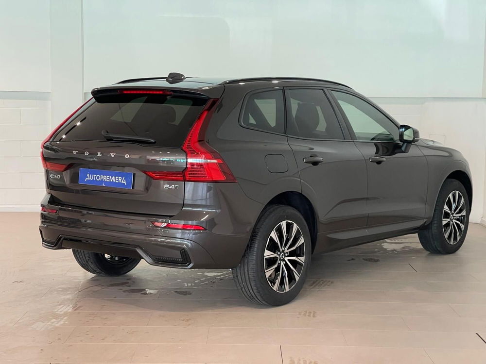 Volvo XC60 nuova a Como (10)