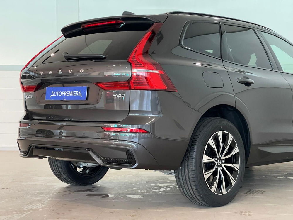 Volvo XC60 nuova a Como (11)