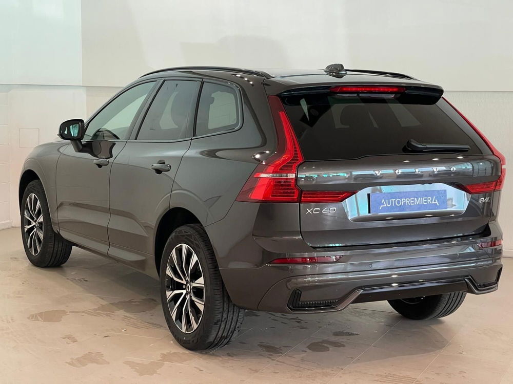 Volvo XC60 nuova a Como (12)