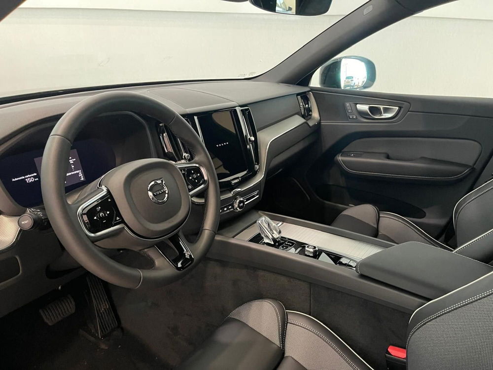 Volvo XC60 nuova a Como (13)