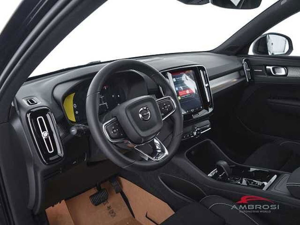 Volvo XC40 nuova a Perugia (8)